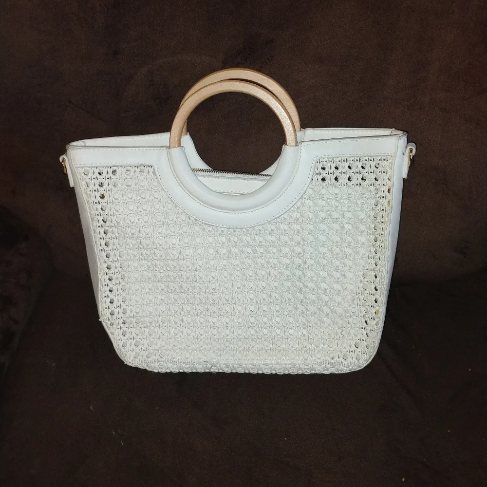 Mali + Lili Brielle Woven Tote w/ Removable Pouch 2-in-1 White Purse Wood Handle